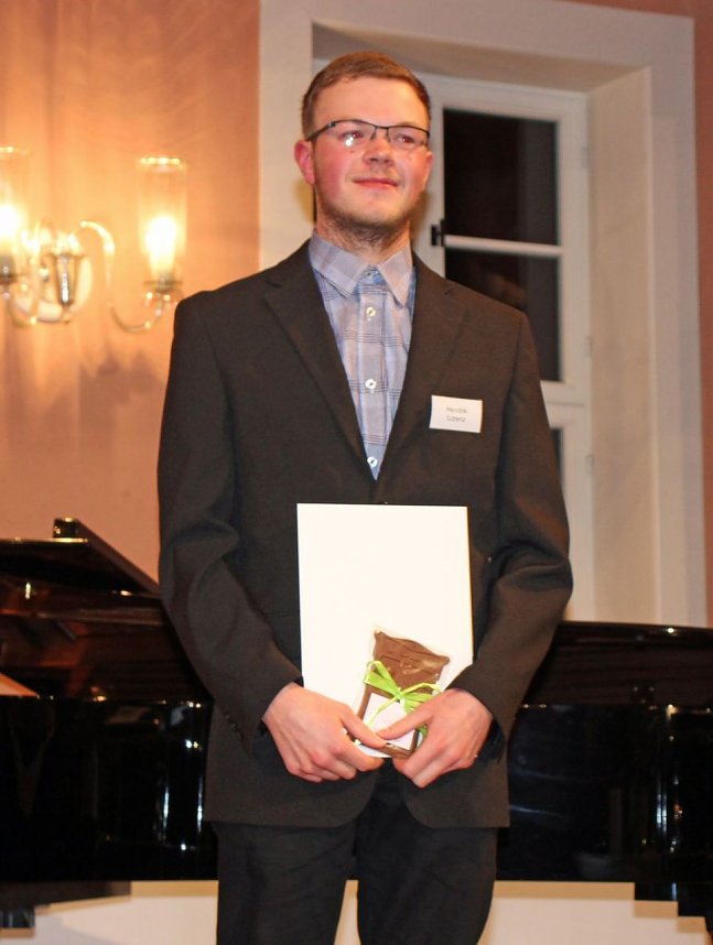 Absolventen f&uuml;r ausgezeichnete   Ausbildungsergebnisse geehrt