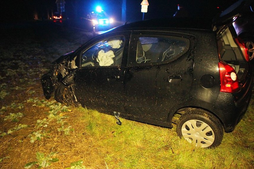 Rentnerin mit Auto gegen Baum geprallt