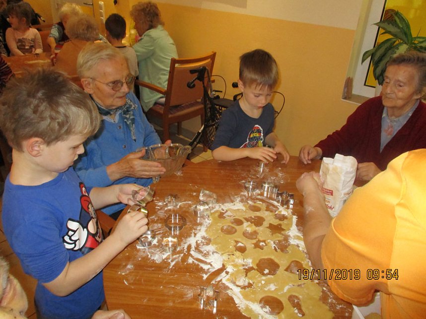 Kleine Wichtel in der Villa