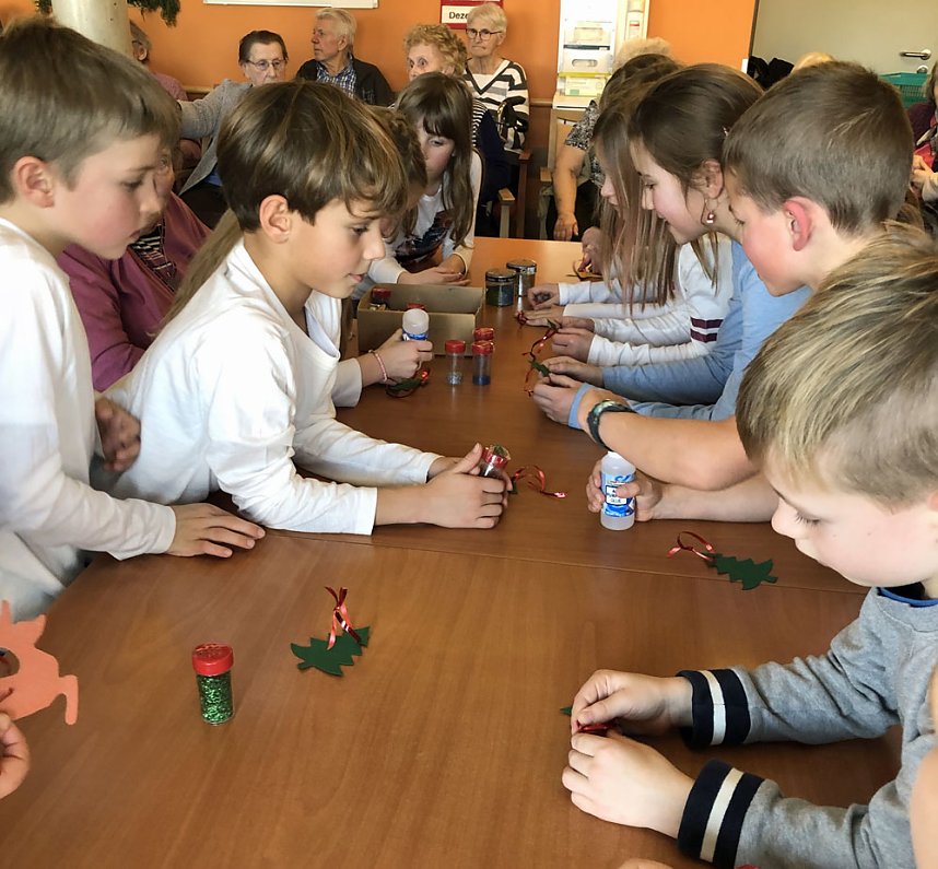 Eine besinnliche Weihnachtsfeier der Generationen