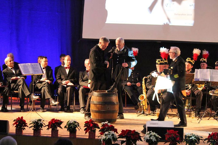 Zwei Mal Ehrenarschleder verliehen