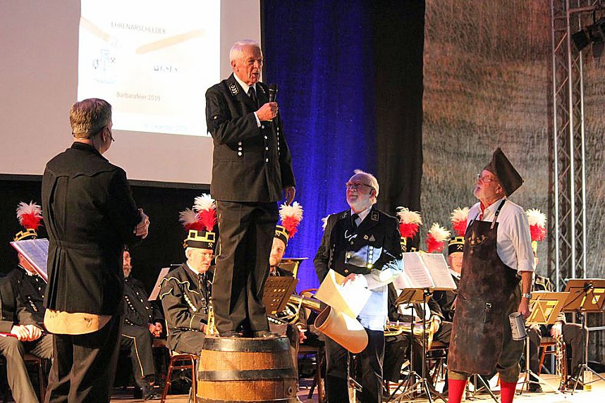 Zwei Mal Ehrenarschleder verliehen