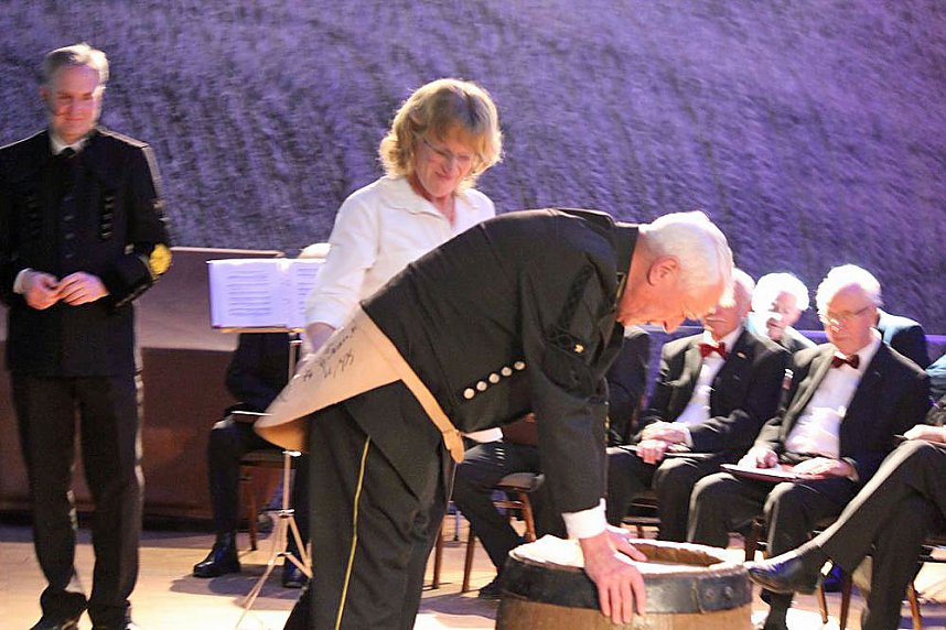 Zwei Mal Ehrenarschleder verliehen