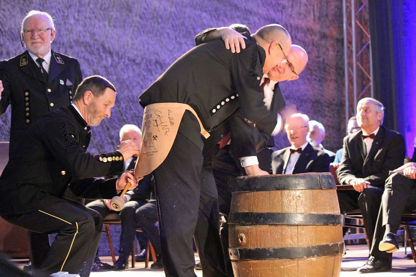 Zwei Mal Ehrenarschleder verliehen