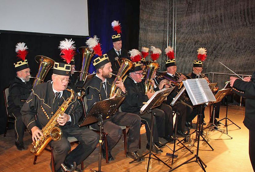 Zwei Mal Ehrenarschleder verliehen