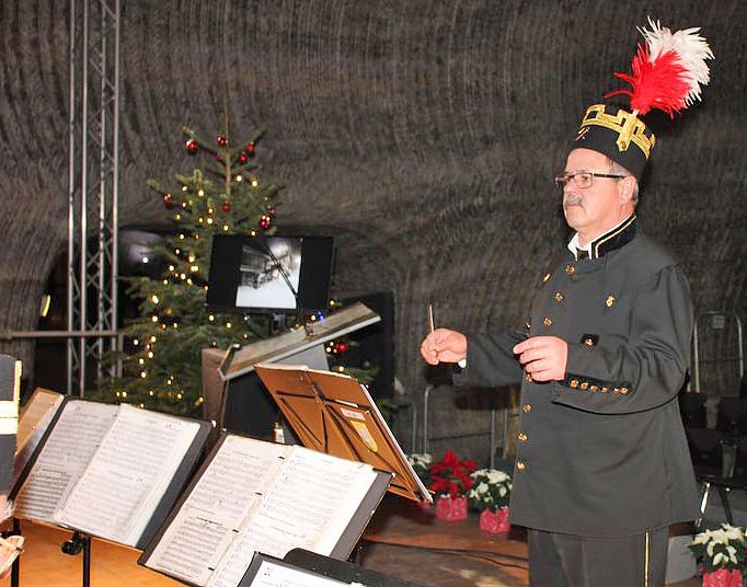 Zwei Mal Ehrenarschleder verliehen