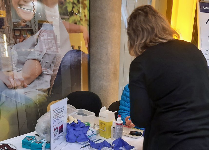 Wieder Informationsstand zum Welt-AIDS-Tag