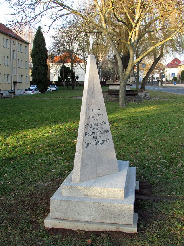 Sanierter Juri-Gagarin-Stein ziert wieder das Arterner Stadtbild