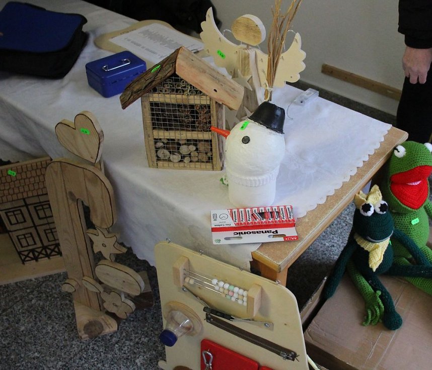 Krippenspiel und Adventsmarkt