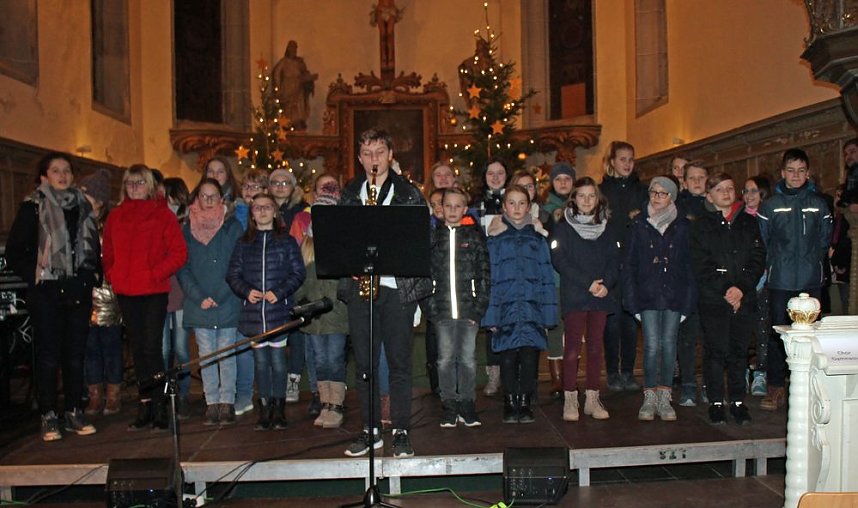 Kinder bringen Licht ins Dunkel