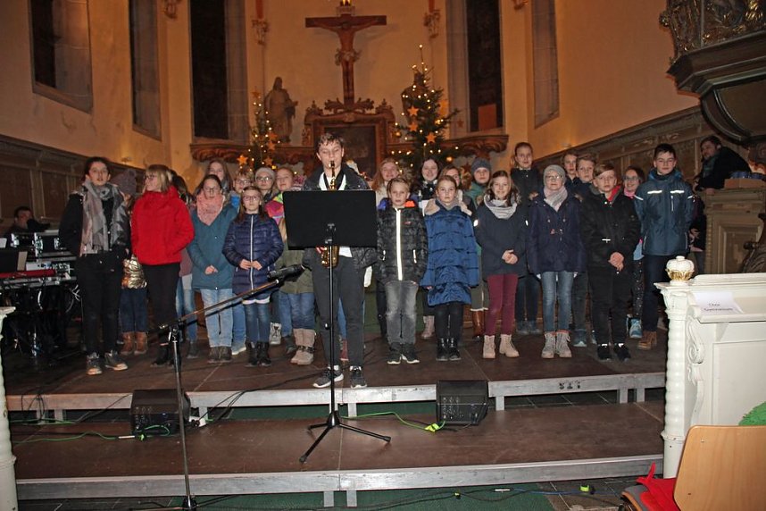 Kinder bringen Licht ins Dunkel