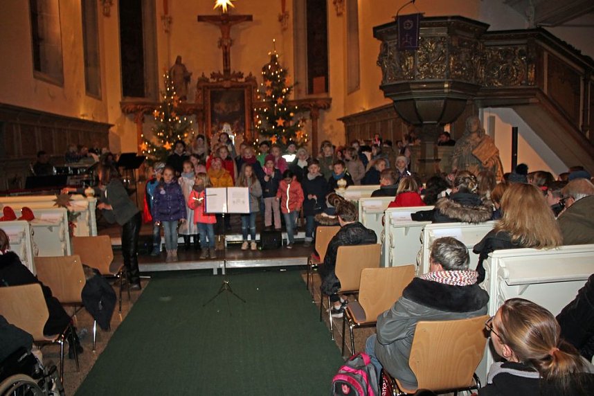 Kinder bringen Licht ins Dunkel