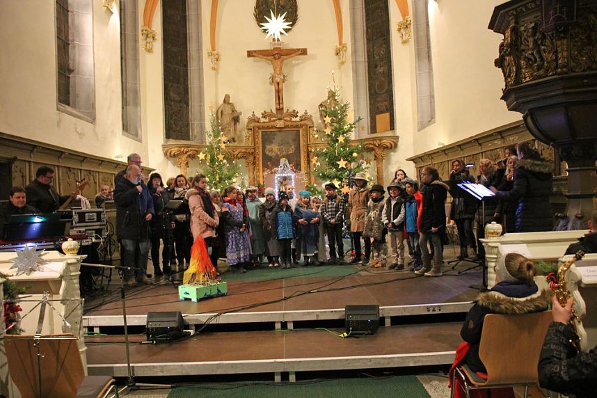 Kinder bringen Licht ins Dunkel