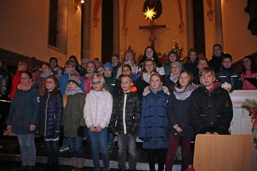 Kinder bringen Licht ins Dunkel