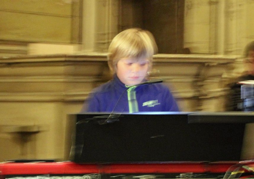 Kinder bringen Licht ins Dunkel