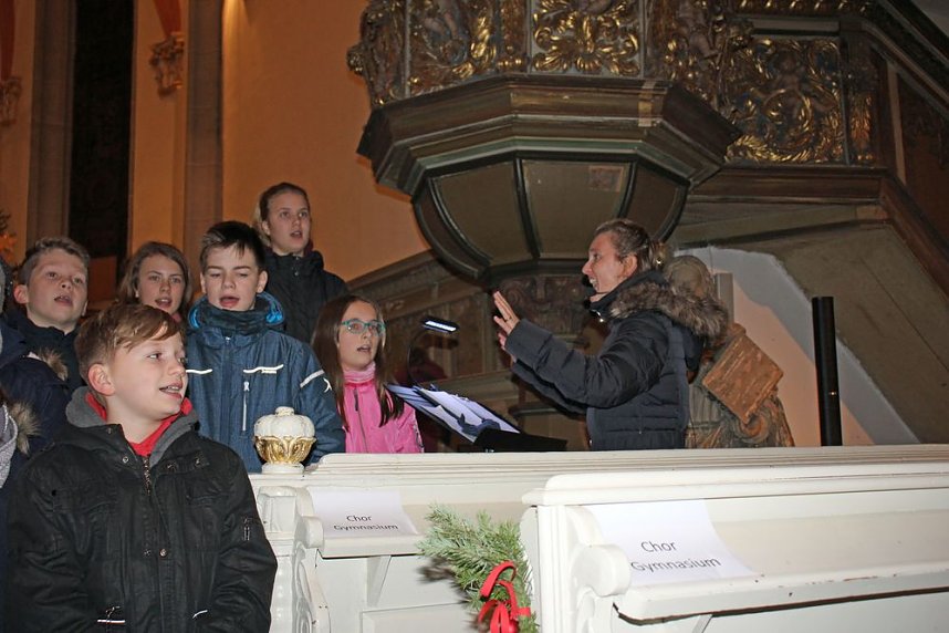 Kinder bringen Licht ins Dunkel