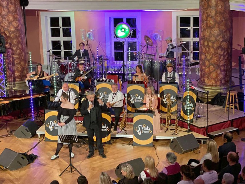 Mit Freaky Tones wieder beschwingt in die Weihnacht