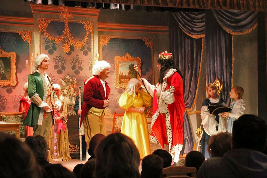 Des Kaisers neue Kleider und mehr