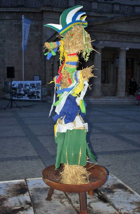 Nubbel den Flammen &uuml;bergeben