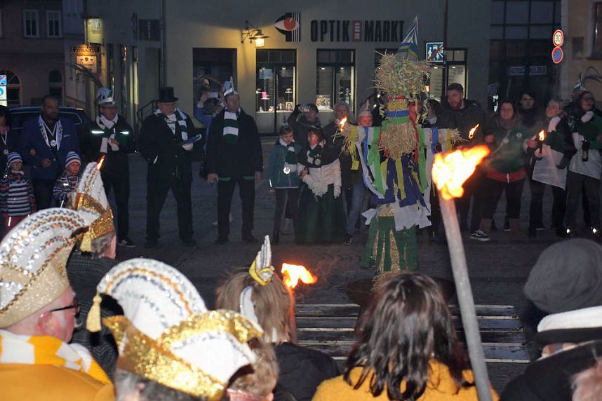 Nubbel den Flammen &uuml;bergeben