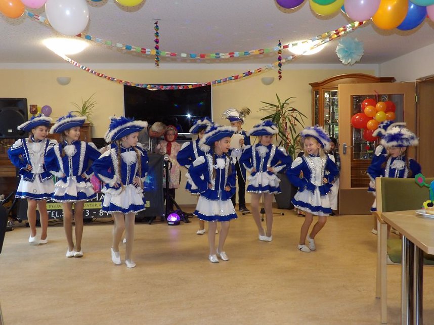 Faschingsfeier in der Tagespflege der VOLKSOLIDARIT&Auml;T