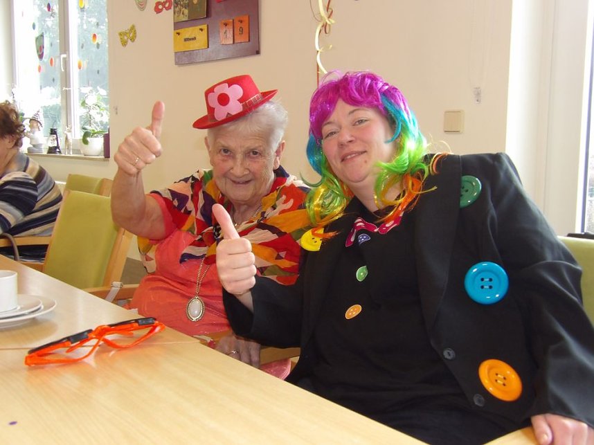 Faschingsfeier in der Tagespflege der VOLKSOLIDARIT&Auml;T