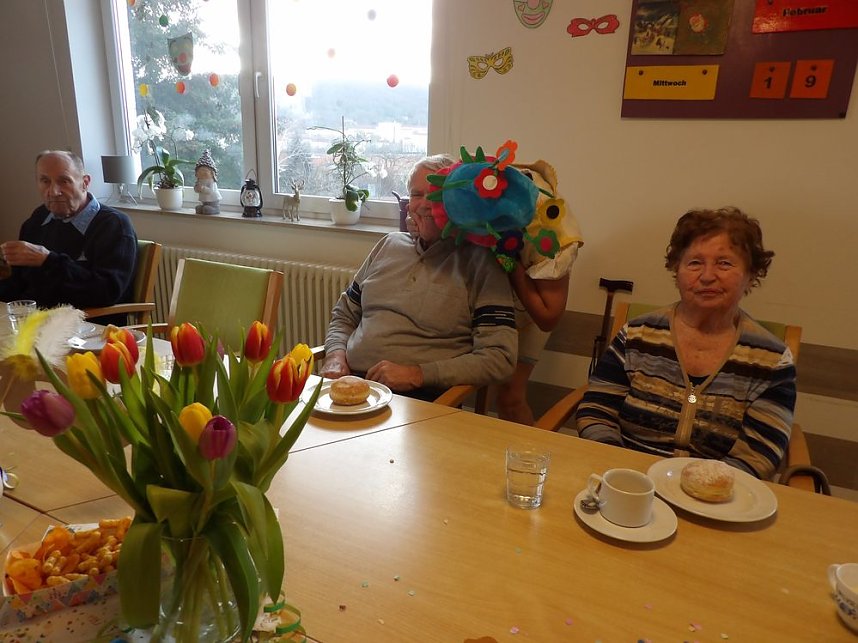 Faschingsfeier in der Tagespflege der VOLKSOLIDARIT&Auml;T