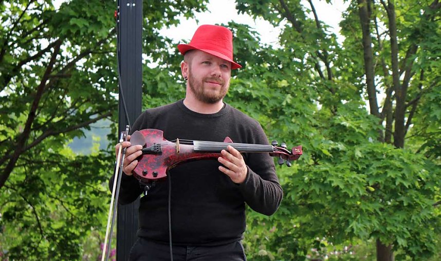 Zweite Auflage des Hebeb&uuml;hnenkonzert