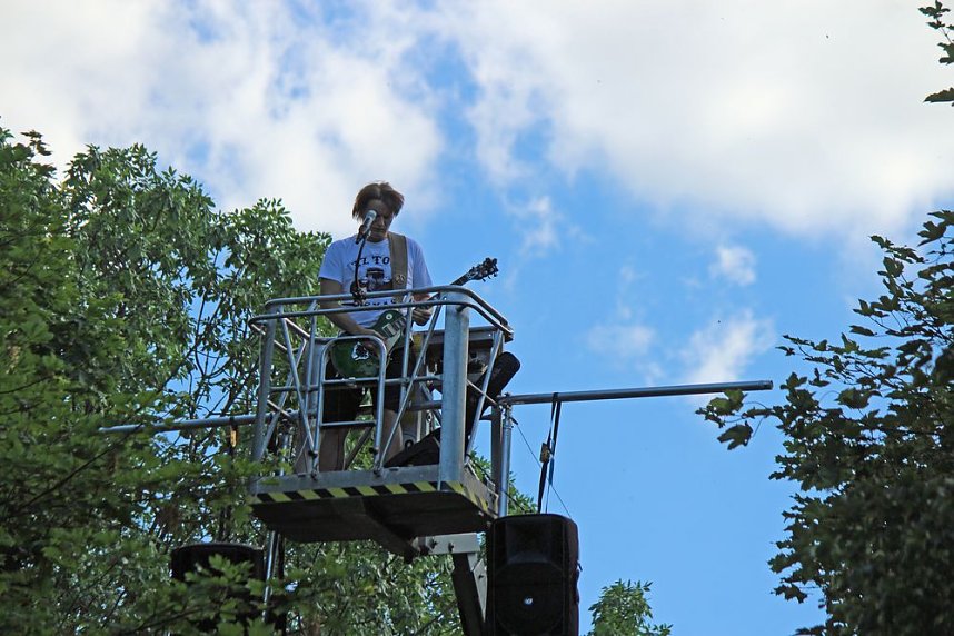 Hardrockband "Rikk Arving" beim Hebeb&uuml;hnenkonzert