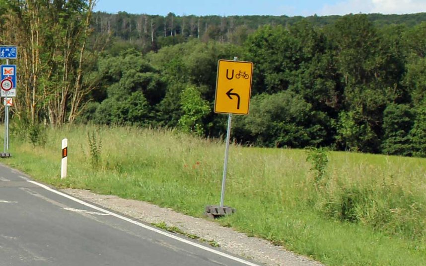 F&uuml;r Radfahrer und Fu&szlig;g&auml;nger Umleitung &uuml;ber den Possen