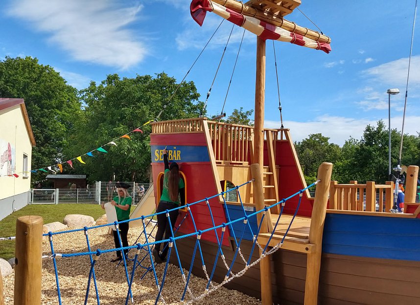 Riesiges Playmobil-Aktivschiff in der Kita Sonnenk&auml;fer wurde geentert!