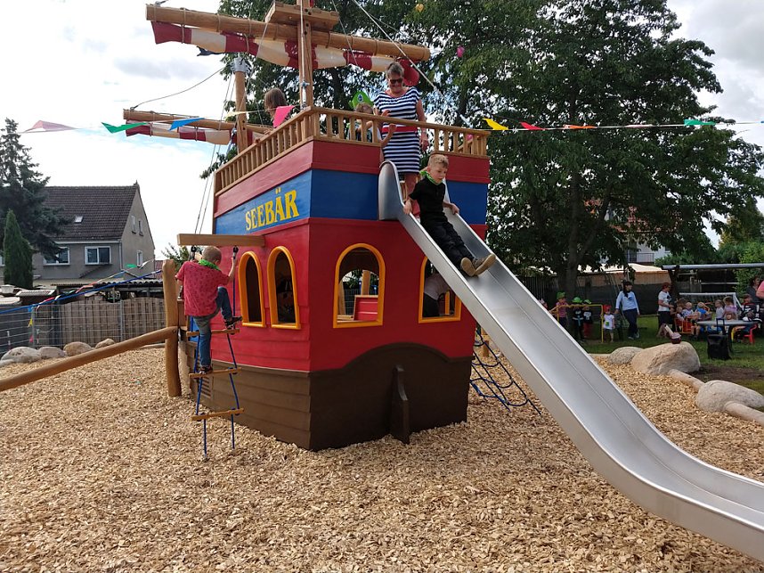 Riesiges Playmobil-Aktivschiff in der Kita Sonnenk&auml;fer wurde geentert!