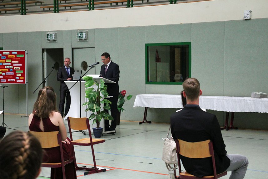 Eine unvergessliche Zeugnis&uuml;bergabe im SBZ