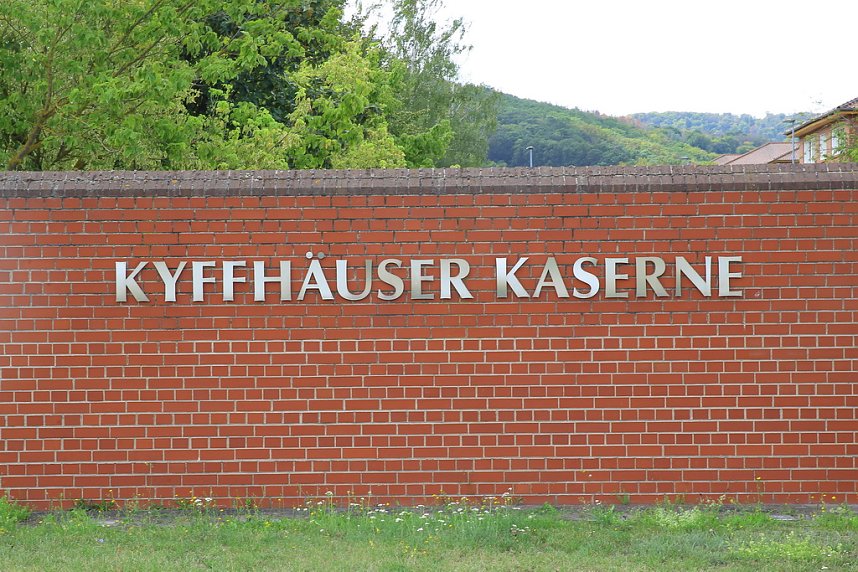 Panzer verlegt - Stau auf Autobahn