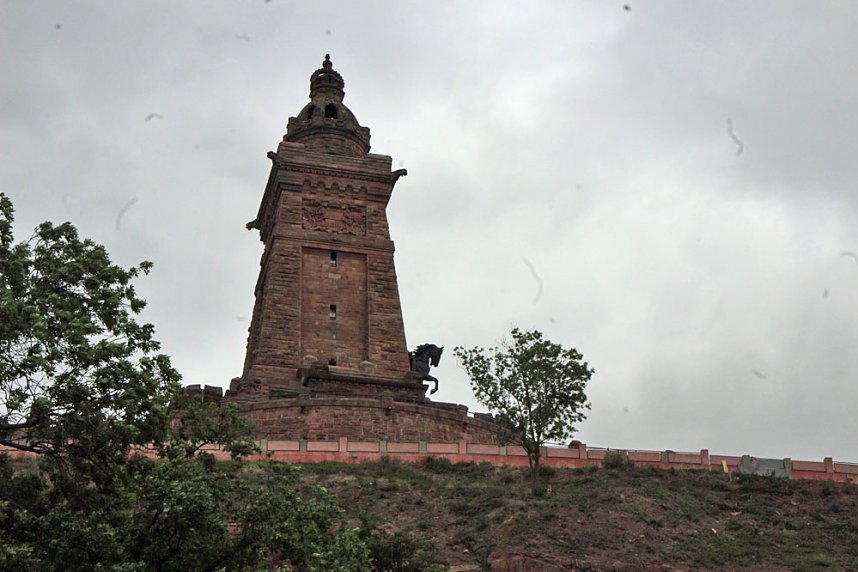 Einmillionster Besucher am st&uuml;rmischen Kyffh&auml;user-Denkmal