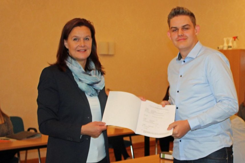 Arbeitsvertr&auml;ge &uuml;bergeben