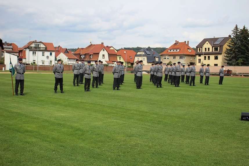 Soldatinnen und Soldaten vereidigt