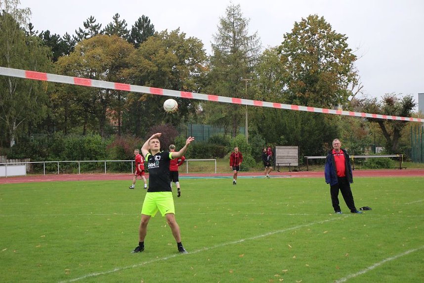 Faustball: Trotz Regens Turnier durchgezogen
