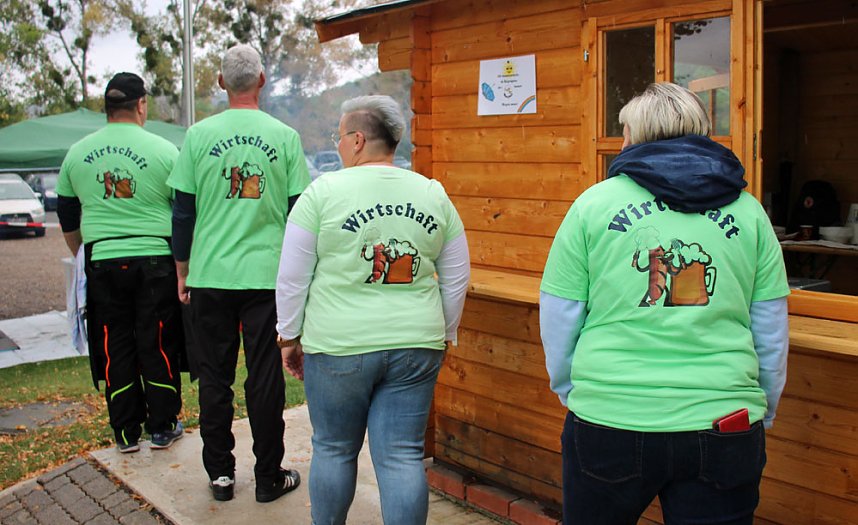 Faustball: Trotz Regens Turnier durchgezogen