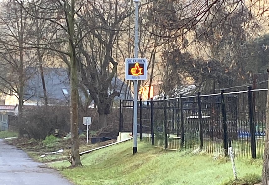 Geschwindigkeitsanzeige im Schersental in Sondershausen