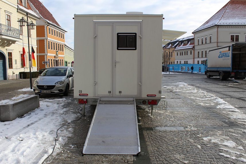 Rampe f&uuml;r Notf&auml;lle, R&uuml;ckansicht Abstrichmobil 