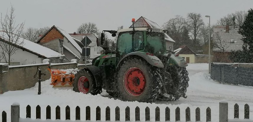 Ortsteil Niedertopfstedt, Fahrzeug der Firma KEHO Niedertopfstedt, Fahrer Sefan Rie&szlig;meier.