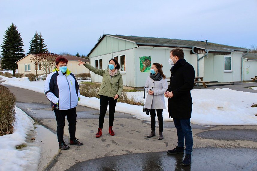 Rundgang auf dem Gel&auml;nde v.l. Frau Steinicke- K&uuml;chenchefin, Chefin Ina Seichter, Jessica Rohde - Jugendbildungsreferentin, SPD Bundestagsabgeordneter Carsten Schneider