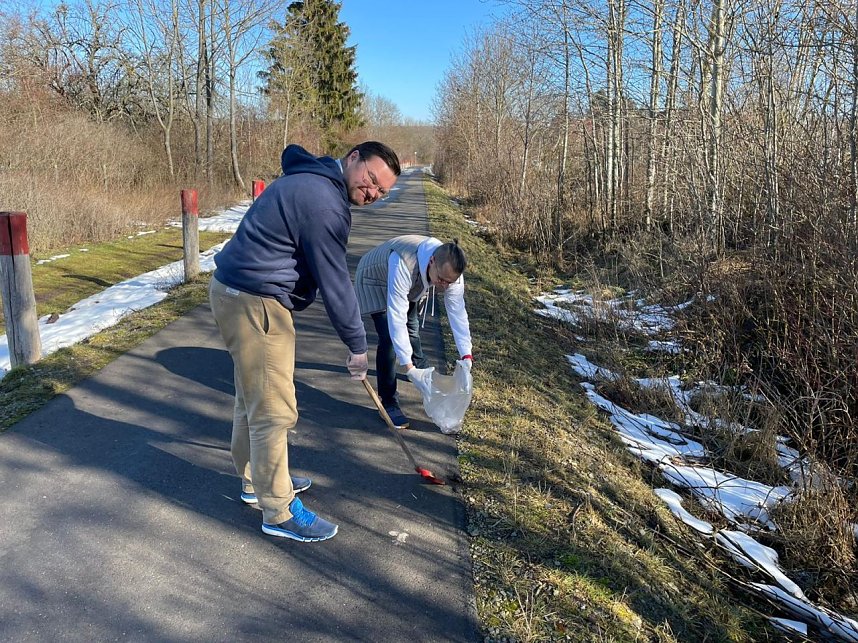 Tierexkremente werden eingesammelt