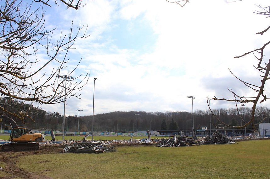 Ausblick &uuml;ber die abgerissene Trib&uuml;ne