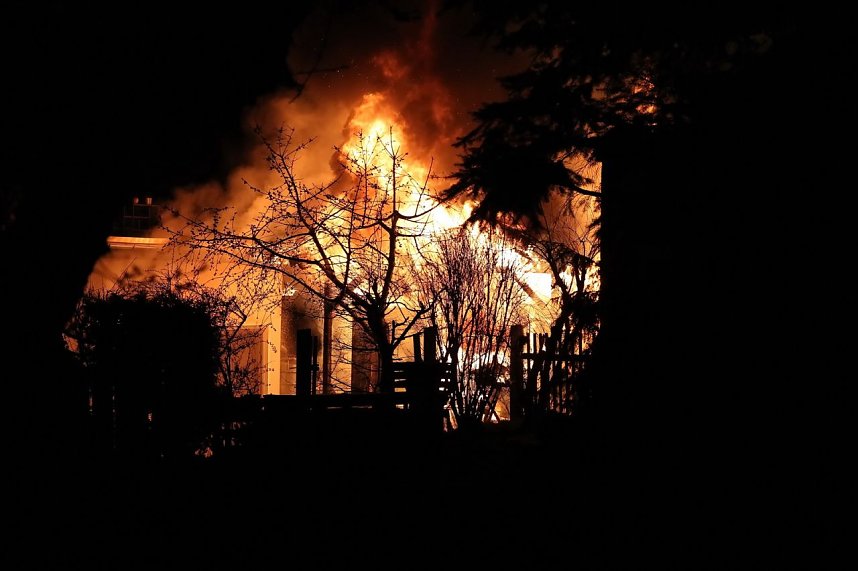Gartenlaube brannte in Gro&szlig;furra