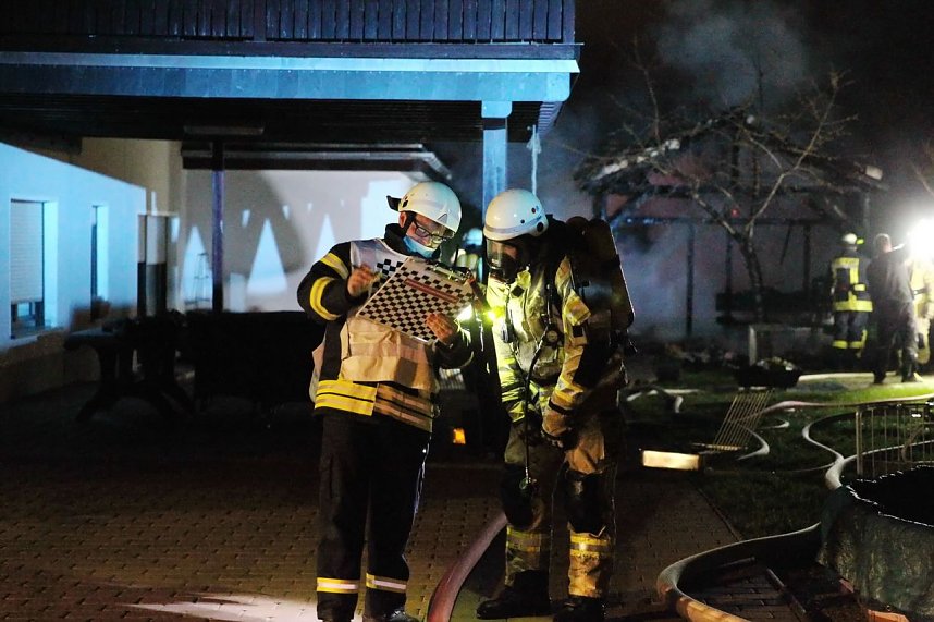 Gartenlaube brannte in Gro&szlig;furra