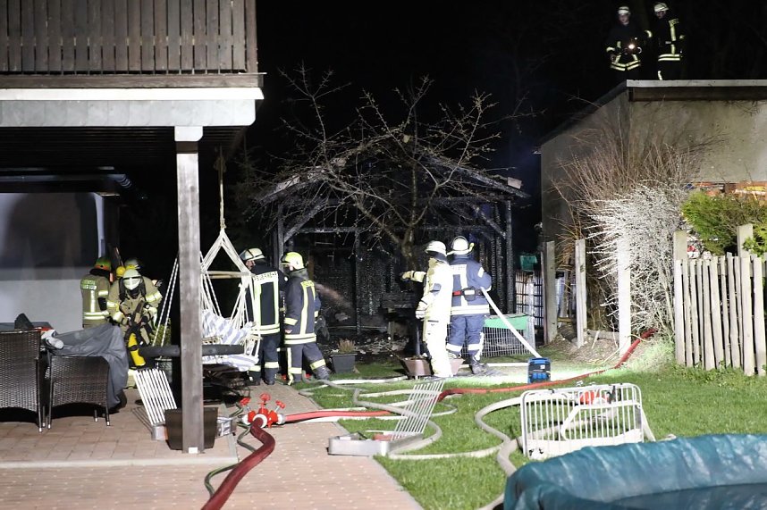 Gartenlaube brannte in Gro&szlig;furra