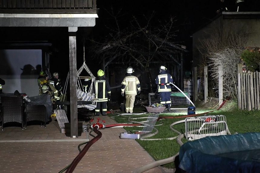 Gartenlaube brannte in Gro&szlig;furra