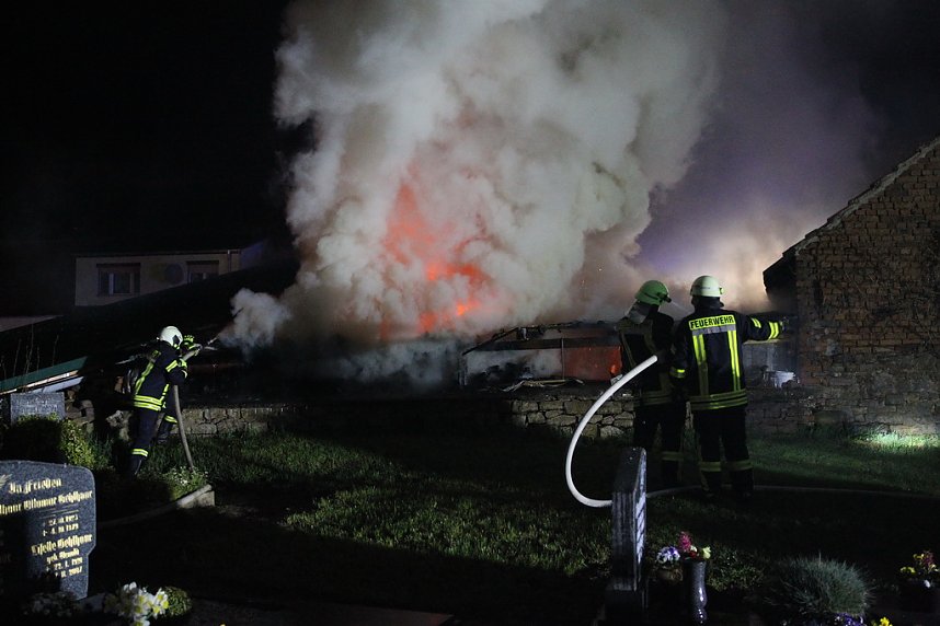 Garagenbrand in Feldengel